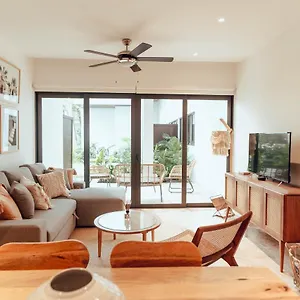 https://stylish-luxury-condo-in-the-heart-of-playa.tulum-hotels.net