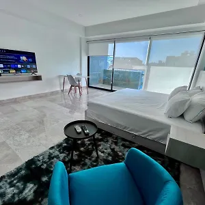 1 Bd Location! Gym, Pool , Playa del Carmen México